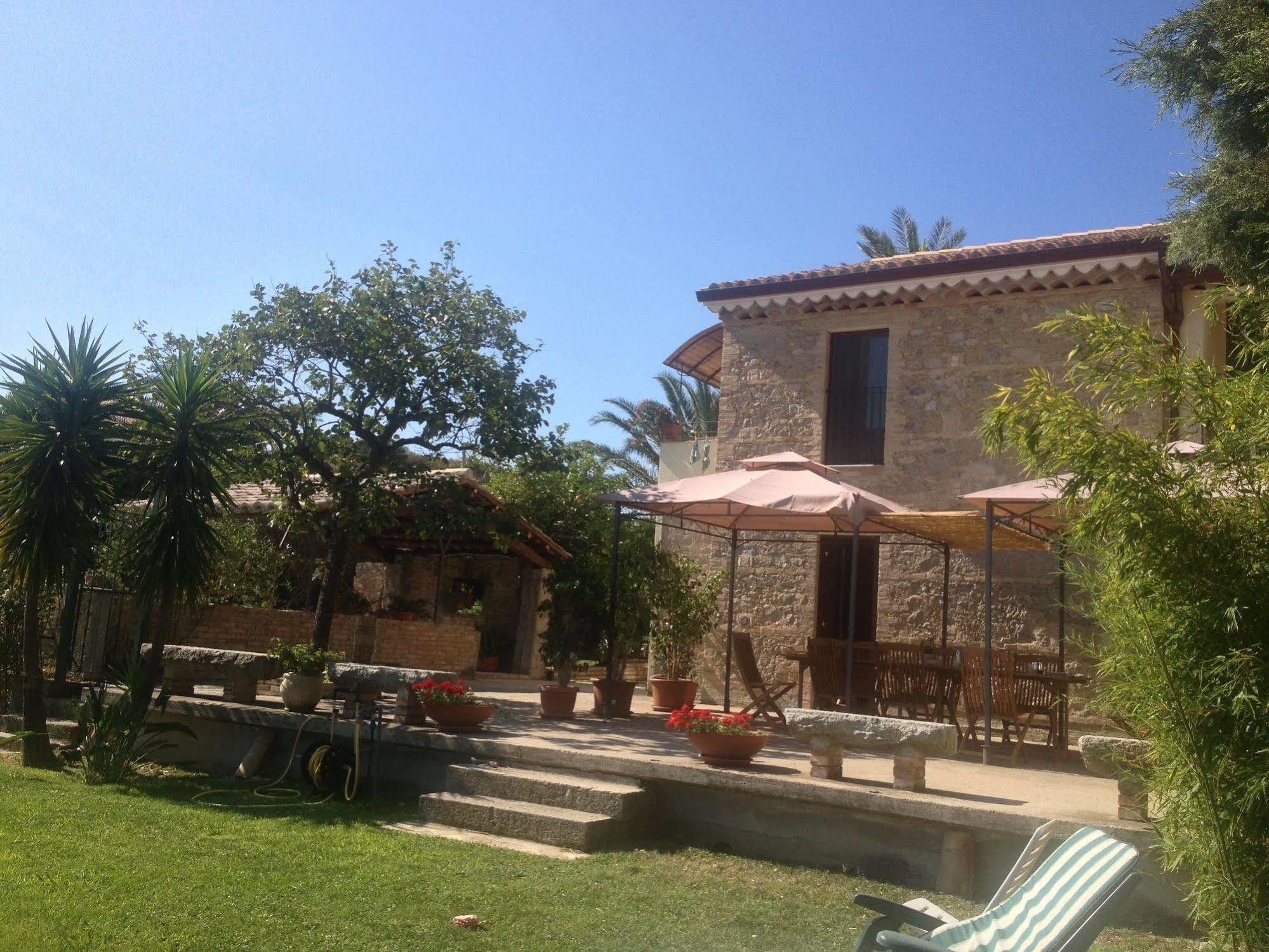 B&B L'Oasi Sant'Andrea Apostolo dello Ionio Exterior foto